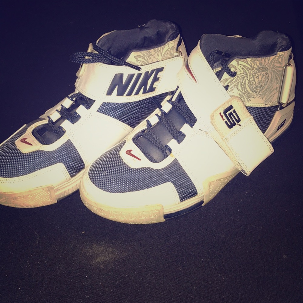 Nike Lebron II. 2004. Size 10. Blue & white